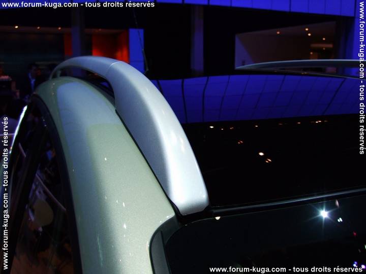 Le Citroën C4 Picasso au rappel : soucis de freinage, d'admission, et de  toit panoramique.
